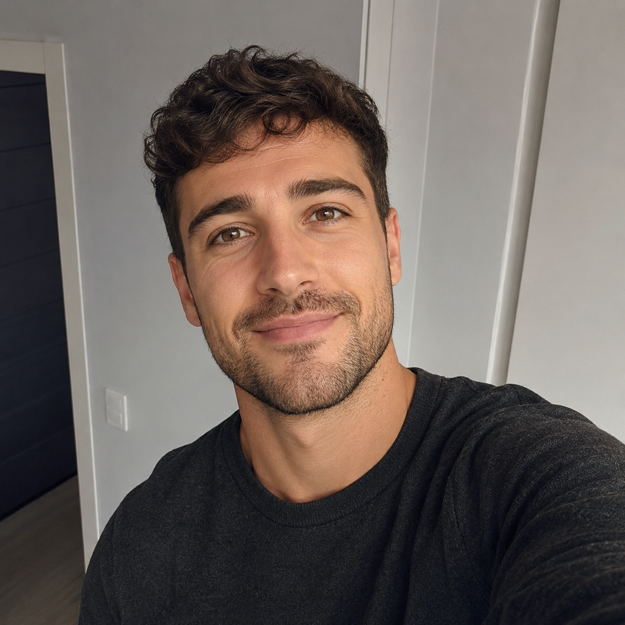 <em><strong>ALvaro </strong></em> P.